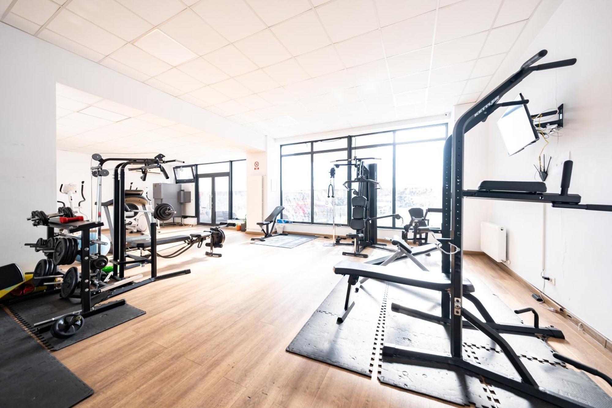 The Golden Studio - With Free Gym Bukarest Eksteriør billede